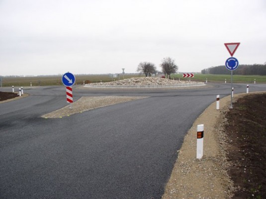 II/397, III/3974 Čejkovice okružní křižovatka