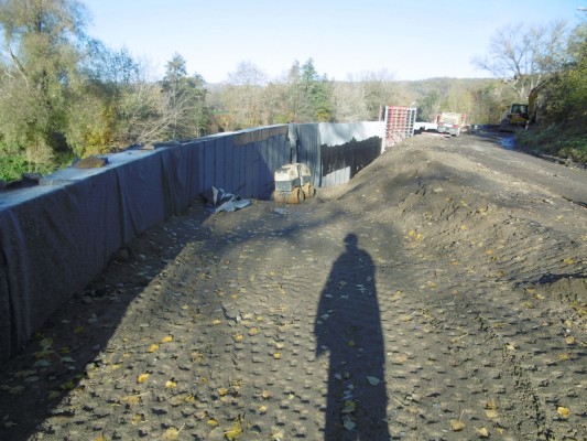 II/395 Dolní Kounice, opěrná zeď v km 29,497 - 29,704 + most 395-007