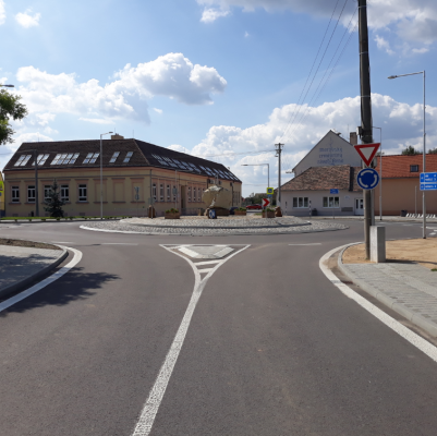 II/408, II/415, III/4157 Hevlín, okružní křižovatka