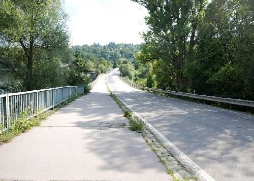 II/384 Brno, Rakovecká, most ev.č. 384-002 přes svodnici (přehrada)