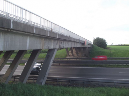 III/3833 Velatice, most 3833-1 přes D1