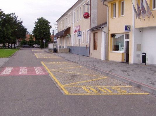 II/415 Hevlín, přestupní zastávky IDS