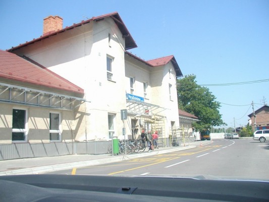 Přestupní uzel Hrušovany u Brna, železniční stanice